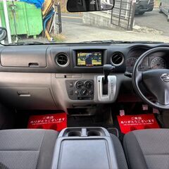 NV350キャラバンDX(低床6人乗)/ディーゼル/修復歴無/検1年付/4WD/純ナビ/フルセグTV/ETC/CD/キーレスキー/ヒートスイッチ/純ホイールの画像