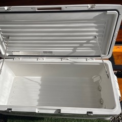 シマノ60Lクーラーボックス　の画像