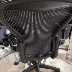 ハーマンミラー アーロンチェア Bサイズ黒第四 Herman Miller Aeronの画像