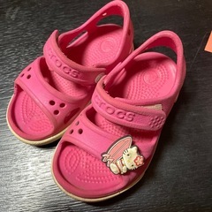 クロックスサンダル　女の子