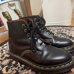 ドクターマーチン6ホールの画像