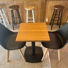 店テーブル、椅子４セットの画像