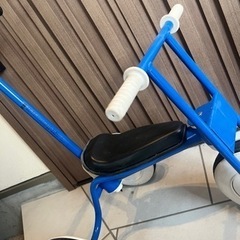 子供三輪車の画像