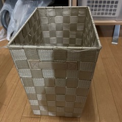 白の収納箱の画像