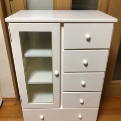 ホワイト キャビネット 脚付きの画像
