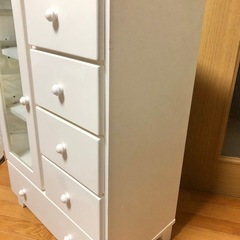 ホワイト キャビネット 脚付きの画像