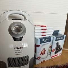 Miele(ミーレ)掃除機、紙パックなど付属品付き　