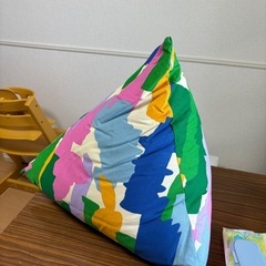 IKEA 三角クッションの画像