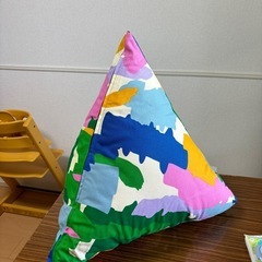 IKEA 三角クッション