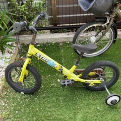 決まりました　ストライダー　14x 補助輪付き