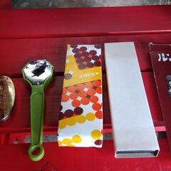 新品、缶切り及び栓抜き