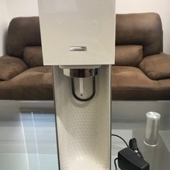 最終価格！ソーダストリーム　　炭酸水メーカー　　ガス付き