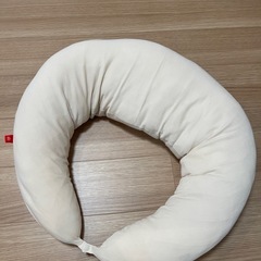 授乳クッションとアームクッションの画像