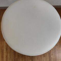 キャスター付きのスツールの画像