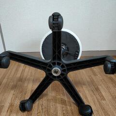 キャスター付きのスツールの画像