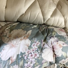 羽毛掛け布団と、中身不明敷布団