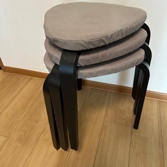 ダイニングテーブル、スツール　セットの画像