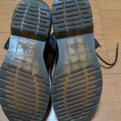 DR. MARTENS 1460 定番の8ホールブーツの画像