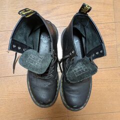 DR. MARTENS 1460 定番の8ホールブーツの画像