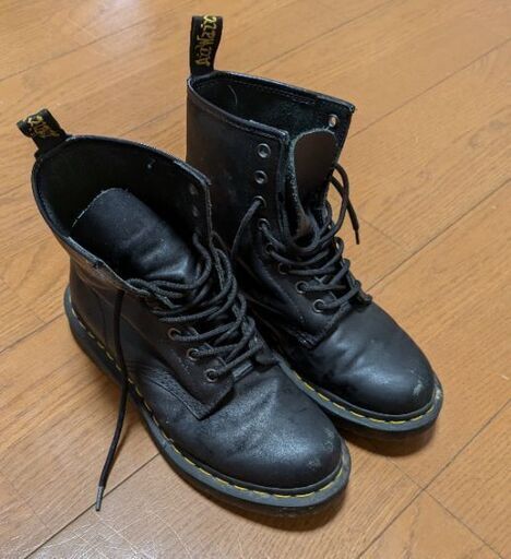 DR. MARTENS 1460 定番の8ホールブーツ