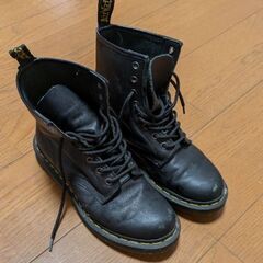 DR. MARTENS 1460 定番の8ホールブーツ