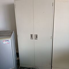 キャビネット　カギ無し