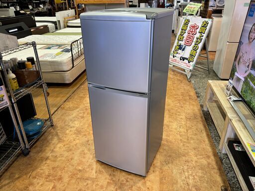 ✨安心の除菌洗浄済✨AQUA 2017年製 140L 2ドア冷蔵庫 AQR-141F(S)【愛市IR016946-104】