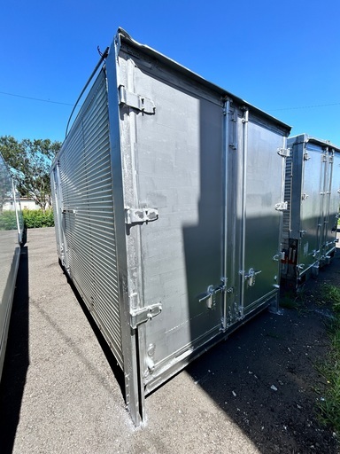 Y７. 横扉付【格安】2トン箱 幅215ｃｍ長さ457ｃｍ高さ214ｃｍ コンテナ 物置 倉庫 アルミ箱 格安提携先運送会社あり　札幌市白石区