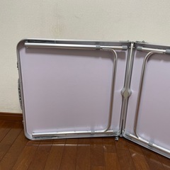 折りたたみ式テーブル②の画像