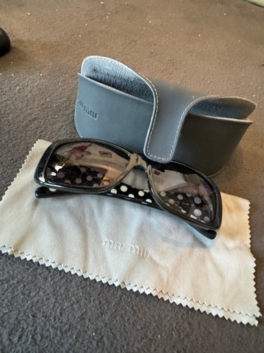 MIUMIU サングラス