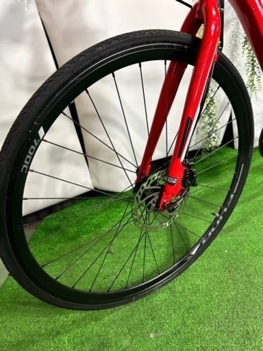 No.176 クロスバイク最新モデル 700×25C シマノ製21段変速 高級アルミ仕様 ディスクブレーキ 整備済み