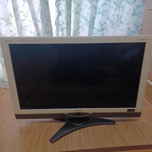 美品　シャープ LC-32E40 32型2018年製　地上 、BS/CS、テレビ Amazon.co.jp: シャープ 32V型 液晶 テレビ AQUOS LC-32E40