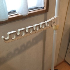 突っ張り室内物干しの画像