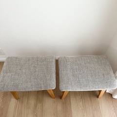 1人用椅子2脚の画像