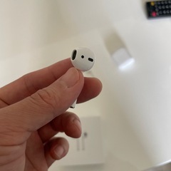 【急募】【美品】AirPods　ワイヤレスイヤホン両耳　充電ケース　箱付きの画像
