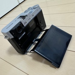 富士フイルム FUJIFILM X-E4 SILVER（サムレスト付き）の画像