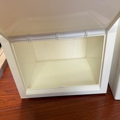 収納ケース　と　ゴミ箱の画像