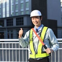 車両や歩行者の誘導する警備スタッフ꒰*´꒳`*꒱«今月急な出費で...