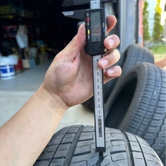 【最終値下げ‼️】トーヨー TOYOタイヤ4本セット225/50R/18 傷あり、ハイエースから外したものの画像
