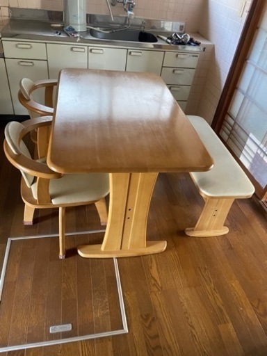テーブル、レザー椅子セット