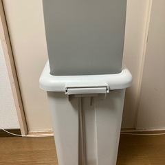 ニトリ45Lゴミ箱　ワンタッチペダルの画像