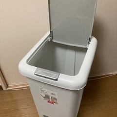 ニトリ45Lゴミ箱　ワンタッチペダルの画像