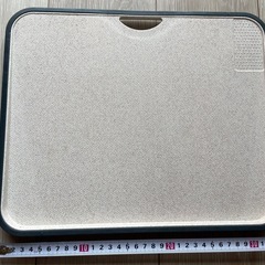 使い勝手の良い　おろし器つきまな板