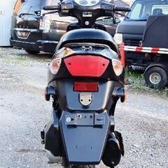 優れたエンジン。DAELIM Cordi 50。非常に速いバイク。バッテリーは新品です。2 ストローク エンジン オイル タンクは 2 ストローク エンジン オイルで満タンです。キャブレターのオーバーホールが完了しました。フロント ディスク ブレーキ付き。サイド スタンド付き。走行距離 9232 キロメートル。の画像