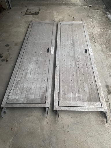 中古 アルミ ハッチアンチ 1829 インチサイズ 足場材 次世代足場 単管 工事現場 開閉式足場板 2枚