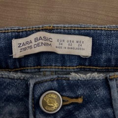 ZARA ダメージデニムの画像