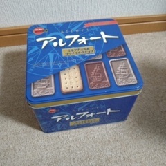 お菓子の空き缶の画像