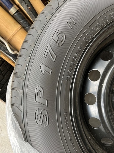 ハイエース　ホイル、キャップ付き