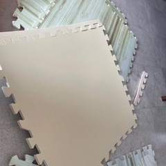 コストコ　大きいジョイントマット61×61cm ８枚の画像