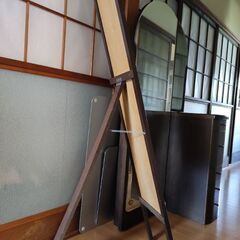大きな鏡の画像